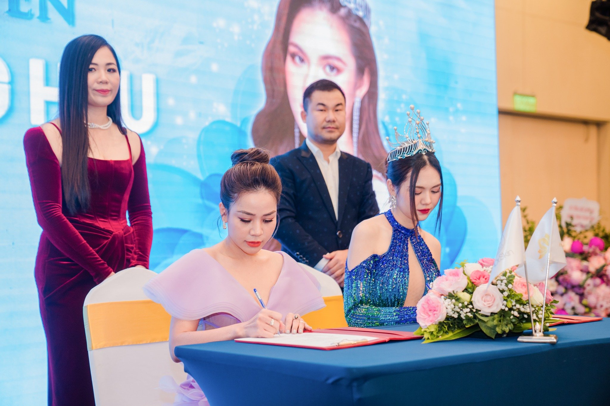 ceo-sally-beauty-ky-ket-cung-hoa-hau-luong-ky-duyen