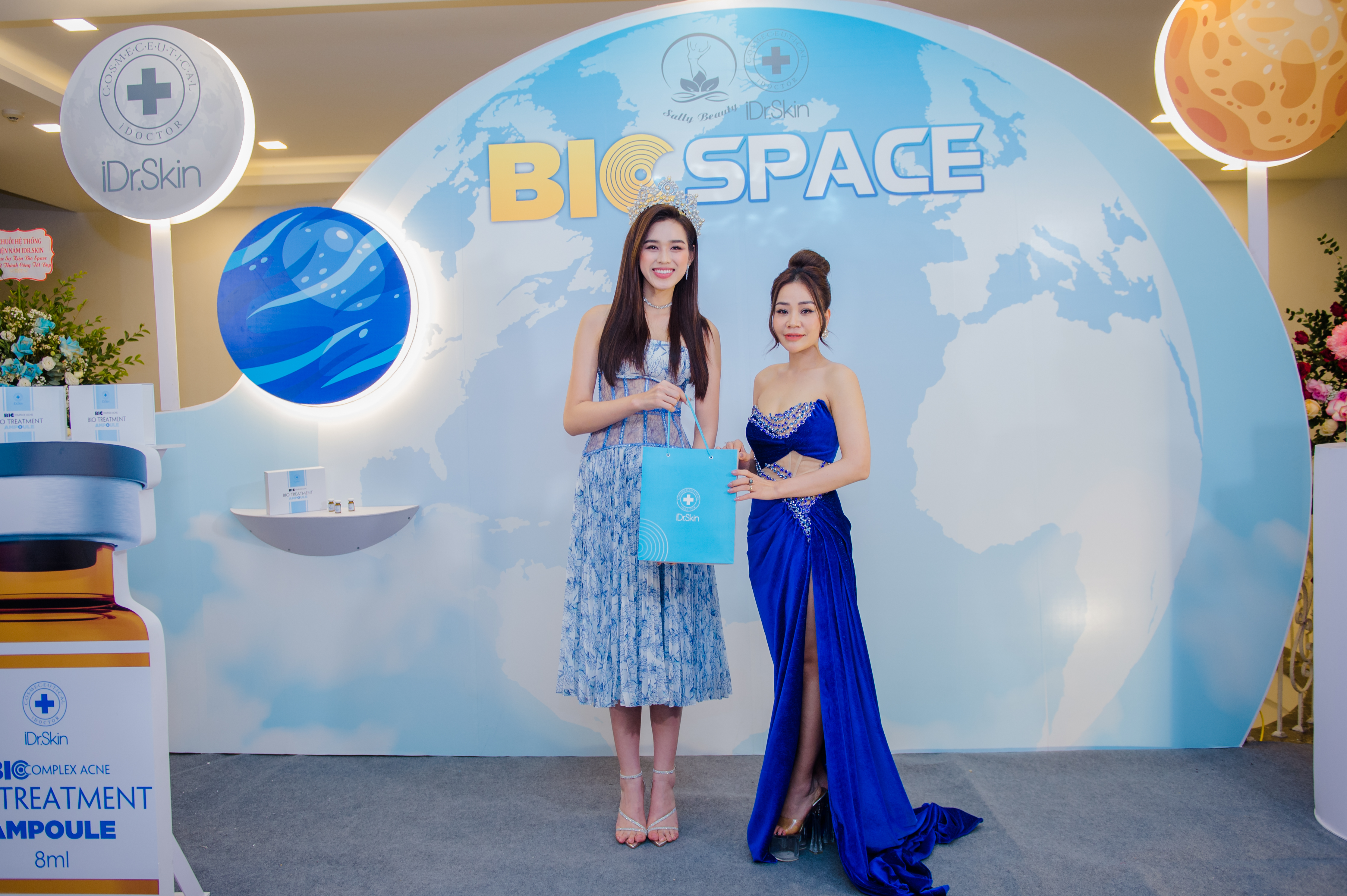 Hoa hậu Đỗ Thị Hà ghi điểm với phong cách nhẹ nhàng tại Bio Space Hà Nội